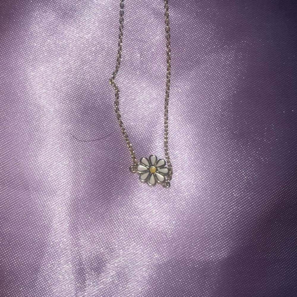 skosh flower necklace never worn